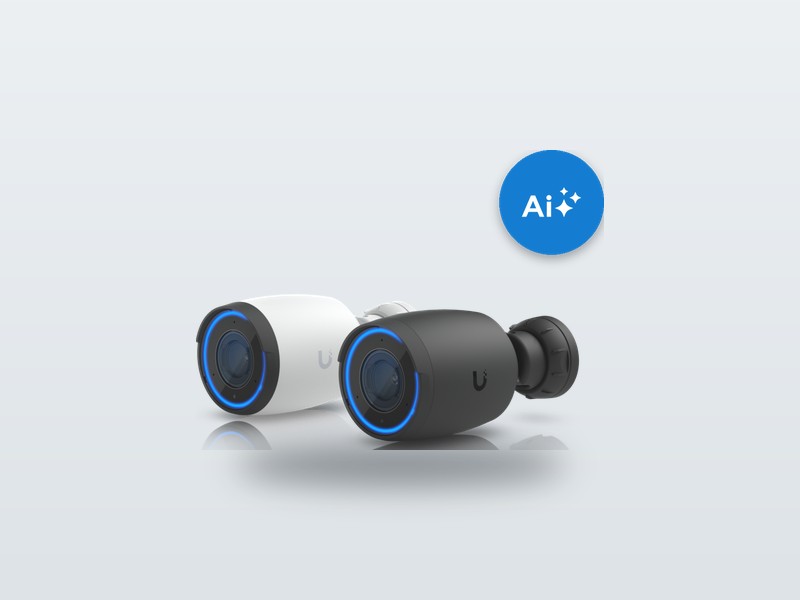 Twee UniFi beveiligingscamera's, zwart en wit