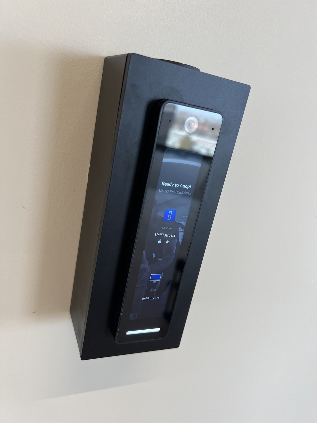 UniFi Access-lezer die wordt aangemeld (adopteren) in het netwerk