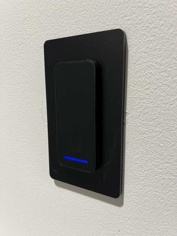 Compacte UniFi Access-lezer zonder scherm, met statuslichtbalk